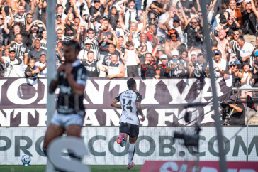 Raniele comemora gol marcado diante do Botafogo