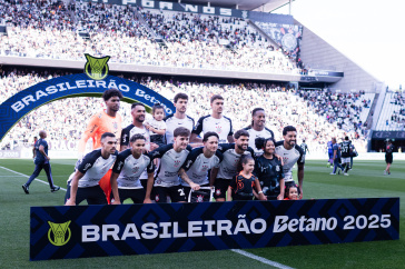 Time do Corinthians reunido antes de jogo contra o Botafogo pelo Brasileir�o