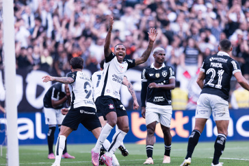 Vitinho comemora gol do Corinthians contra o Botafogo
