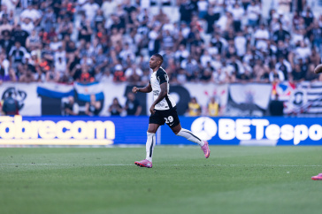 Vitinho durante jogo do Corinthians no Campeonato Brasileiro