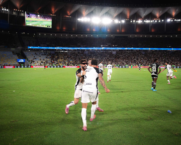 Yuri Alberto e Maycon comemorando t�tulo do Corinthians na Copa do Brasil