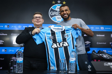 Alex Santana foi apresentado no Gr&ecirc;mio em 