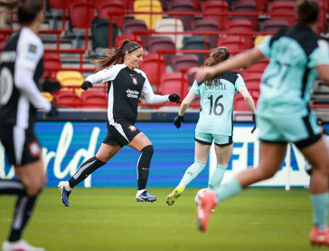 Leticia Teles em a��o diante do Gotham pela Copa das Campe�s