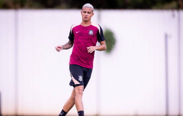 Kayke em treinamento do Corinthians