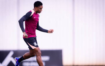 Vitinho durante treino do Corinthians