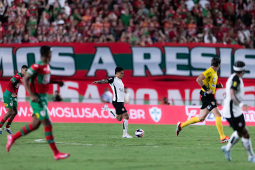 Allan em a��o contra a Portuguesa pelo Paulist�o