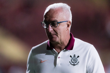 Dorival J�nior antes de a bola rolar contra a POrtuguesa