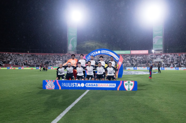 Elenco e jogadores do Corinthians contra a Portuguesa