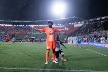 Hugo Souza e Kayke comemorando classifica��o