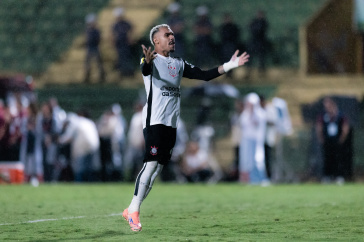 Matheuzinho comemora p�nalti convertido