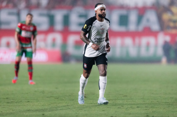 Memphis Depay em a��o diante da Portuguesa pelo Paulist�o