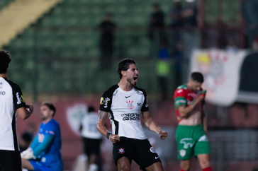 Pedro Raul comemora p�nalti convertido