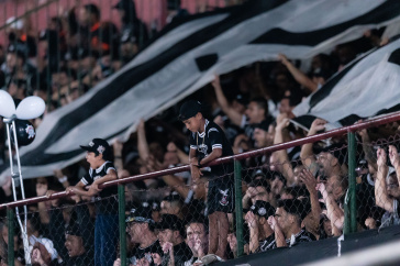 Torcedor mirim da Gavi�es da Fiel no Canind�