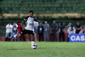 Vitinho durante cobran�a de p�nalti