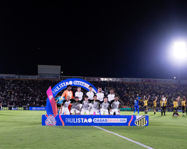 Jogadores do Corinthians posados para enfrentar o Novorizontino