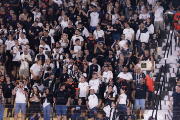 Torcida do Corinthians durante jogo no Campeonato Paulista