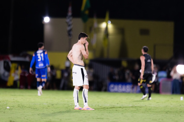 Gabriel Paulista lamentando elimina��o
