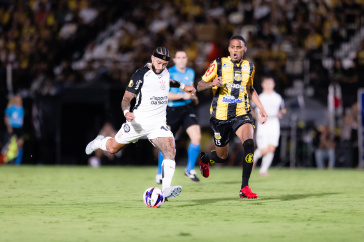 Memphis Depay em a��o contra o Novorizontino pelo Paulist�o