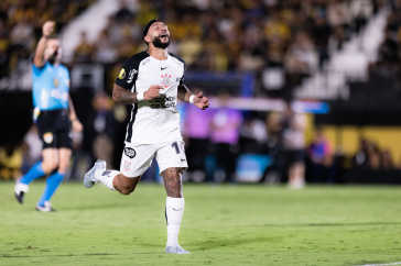 Memphis Depay lamenta chute desviado