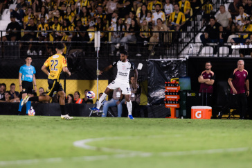 Vitinho em a��o contra o Novorizontino pelo Paulista