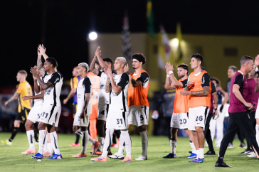 Vitinho, Kayke, Andr� Ramalho, Angileri e elenco aplaudem ap�s elimina��o