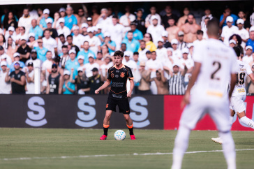 Breno Bidon pensando a jogada contra o Santos