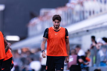 Pedro Raul no aquecimento contra o Santos