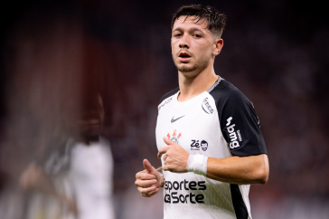 Rodrigo Garro na partida contra o Flamengo