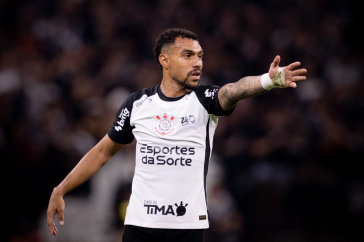 Matheuzinho no jogo contra o Flamengo