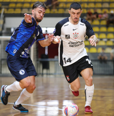 Lucas Martins contra o Taubat� Futsal