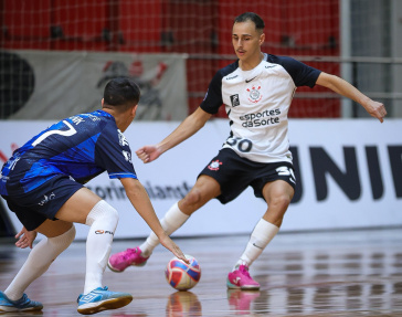 Papagaio em a��o contra o Taubat� Futsal