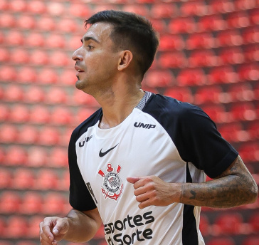 Renatinho contra o Taubat� Futsal