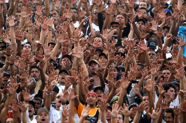 Campeonato brasileiro de 2003; estádio do morumbi; Corinthians 1 x 2 sao paulo; torcedora do Corinthians ;
foto: © daniel augusto jr.
danieljr@uol. com. br