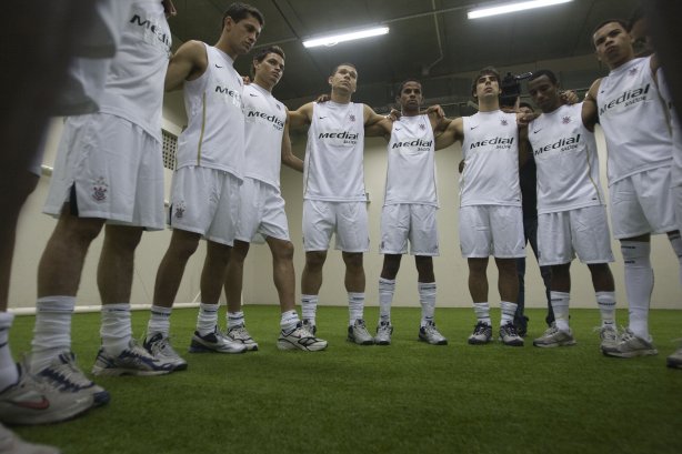 RJ - BOTAFOGO/RJ X CORINTHIANS/SP - ESPORTES - Aquecicmento nos vestiários antes da partida válida pelas semi-finais da Copa do Brasil 2008, partida de ida, realizada no estádio Engenhão/João Havelange, no Rio de Janeiro, nesta terca-feira a noite