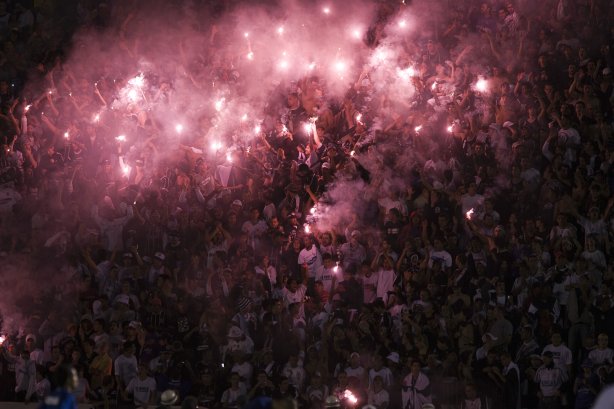 durante partida válida pelas quartas de final, jogo da volta, pela Copa do Brasil 2008, realizada no estádio Santa Cruz em Ribeirão Preto, interior de São Paulo, nesta terca-feira a noite