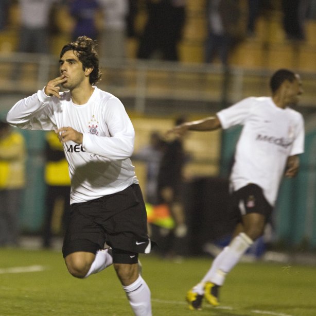 SP - CORINTHIANS/SP X FORTALEZA/CE- ESPORTES - Herrera comenora seu gol, o segundo do Corinthians na partida válida pelo Campeonato Brasileiro da Segunda Divisao 2008, realizada no estádio do Pacaembu, neste sábado a tarde