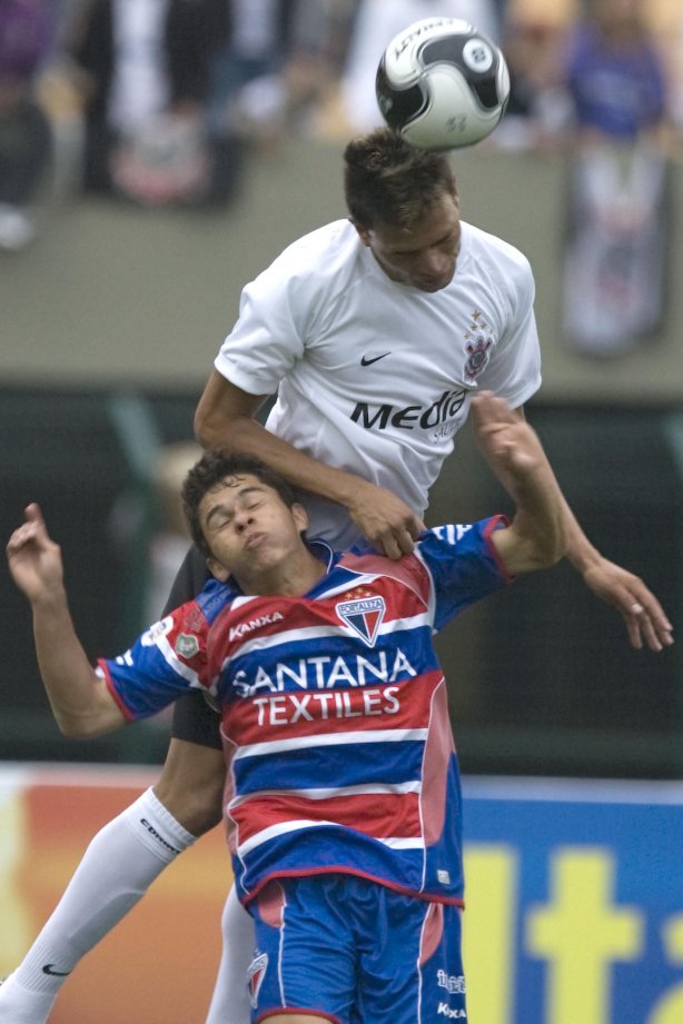 SP - CORINTHIANS/SP X FORTALEZA/CE- ESPORTES - na partida válida pelo Campeonato Brasileiro da Segunda Divisao 2008, realizada no estádio do Pacaembu, neste sábado a tarde