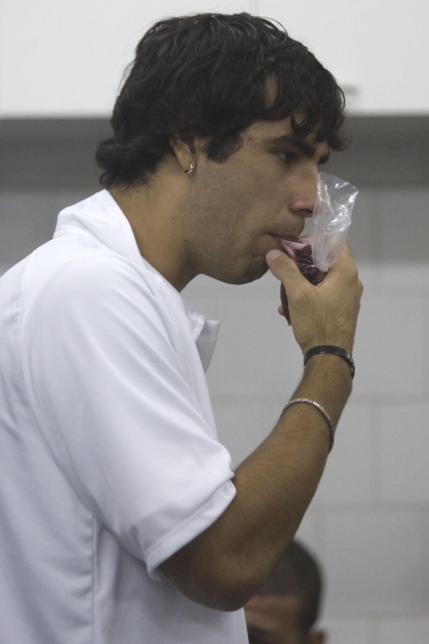 SP - CORINTHIANS/SP X SPORT/RECIFE- ESPORTES - Herrera nos vestiários antes da primeira partida da decisão da Copa do Brasil 2008, realizada no estádio do Morumbi, nesta quarta-feira a noite