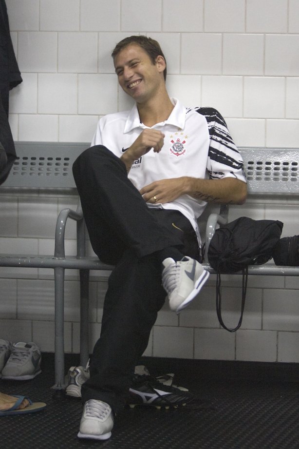 SP - CORINTHIANS/SP X SPORT/RECIFE- ESPORTES - Marcel nos vestiários antes da primeira partida da decisão da Copa do Brasil 2008, realizada no estádio do Morumbi, nesta quarta-feira a noite