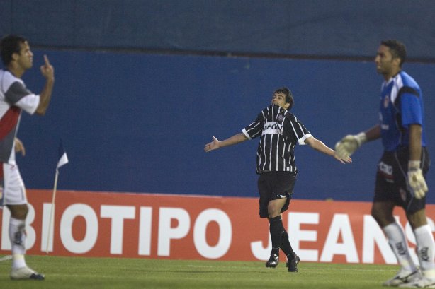 SP - GREMIO BARUERI/SP X CORINTHIANS/SP - ESPORTES - durante partida do Campeonato Brasileiro da Segunda Divisão 2008, realizada no estádio Arena Barueri, no municipio de Barueri, zona oeste de São Paulo, neste sábado a tarde