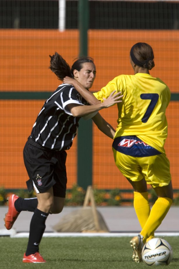 Campeonato Paulista de futebol feminino; Corinthians x Cotia Kurdana; durante partida realizada hoje, sábado a tarde no estádio do Pacaembu;