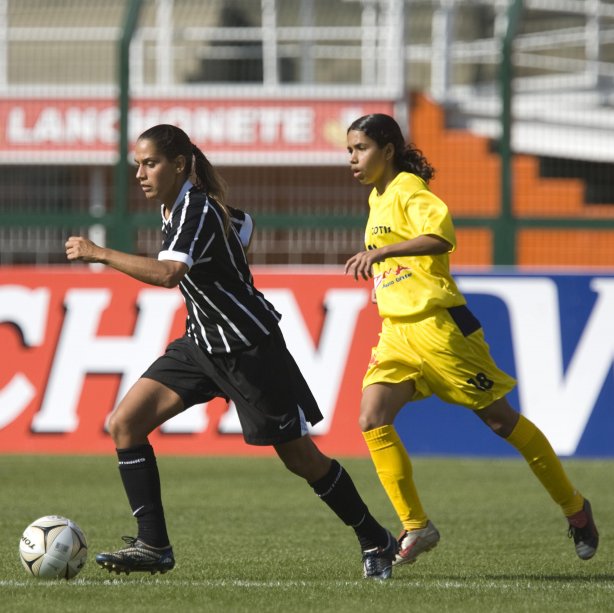 Campeonato Paulista de futebol feminino; Corinthians x Cotia Kurdana; durante partida realizada hoje, sábado a tarde no estádio do Pacaembu;
