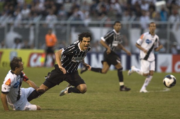 SP - PONTE PRETA/CAMPINAS X CORINTHIANS/SP - ESPORTES - durante partida válida pelo Campeonato Brasileiro da segunda divisão 2008, primeiro turno, realizada no estádio Moisés Lucarelli, em Campinas, interior de São Paulo, neste sábado a tarde