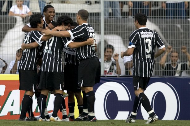 SP - PONTE PRETA/CAMPINAS X CORINTHIANS/SP - ESPORTES - durante partida válida pelo Campeonato Brasileiro da segunda divisão 2008, primeiro turno, realizada no estádio Moisés Lucarelli, em Campinas, interior de São Paulo, neste sábado a tarde