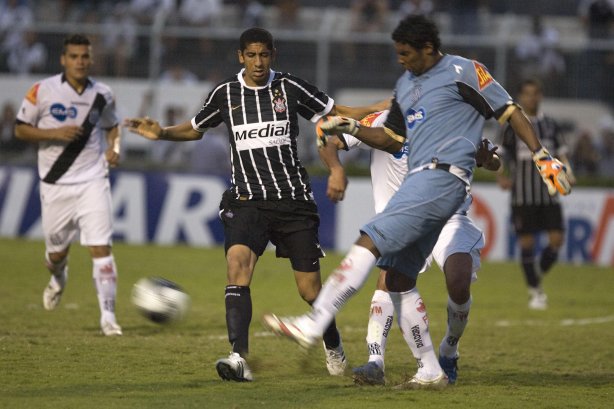 SP - PONTE PRETA/CAMPINAS X CORINTHIANS/SP - ESPORTES - durante partida válida pelo Campeonato Brasileiro da segunda divisão 2008, primeiro turno, realizada no estádio Moisés Lucarelli, em Campinas, interior de São Paulo, neste sábado a tarde