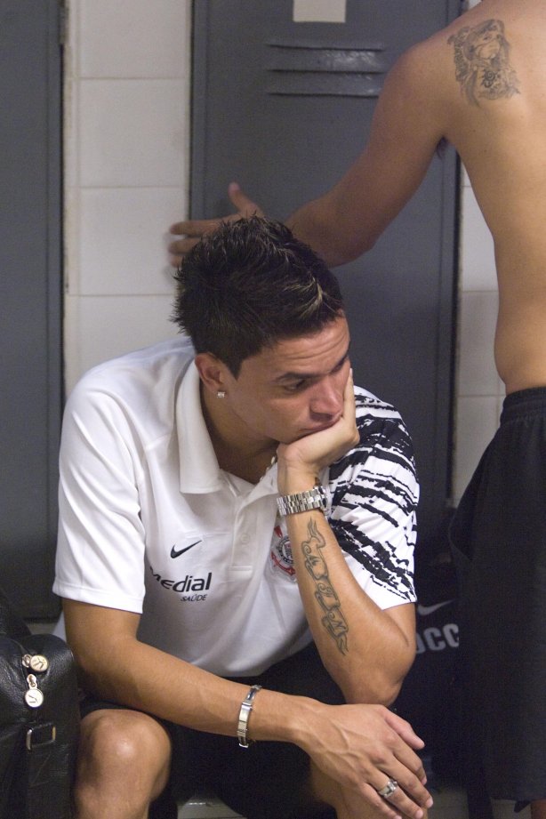 SP - PONTE PRETA/CAMPINAS X CORINTHIANS/SP - ESPORTES - Fabio Ferrreira nos vestiários antes da partida válida pelo Campeonato Brasileiro da segunda divisão 2008, primeiro turno, realizada no estádio Moisés Lucarelli, em Campinas, interior de São Paulo, neste sábado a tarde