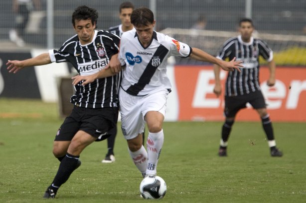 SP - PONTE PRETA/CAMPINAS X CORINTHIANS/SP - ESPORTES - durante partida válida pelo Campeonato Brasileiro da segunda divisão 2008, primeiro turno, realizada no estádio Moisés Lucarelli, em Campinas, interior de São Paulo, neste sábado a tarde