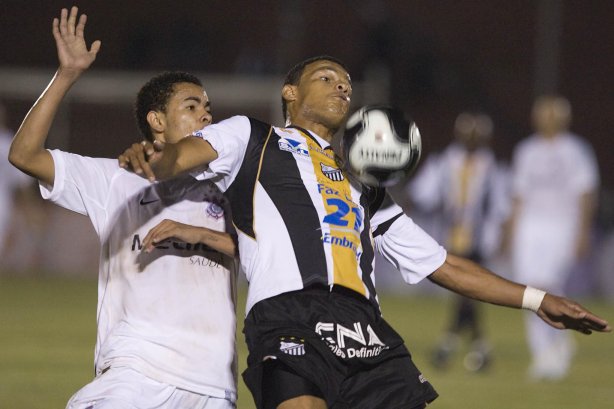SP - BRAGANTINO/BRAGANCA PAULISTA X CORINTHIANS/SP - ESPORTES - durante partida válida pelo Campeonato Brasileiro da segunda divisão 2008, primeiro turno, realizada no estádio Santa Cruz, em Ribeirão Preto, interior de São Paulo, nesta quarta-feira a noite