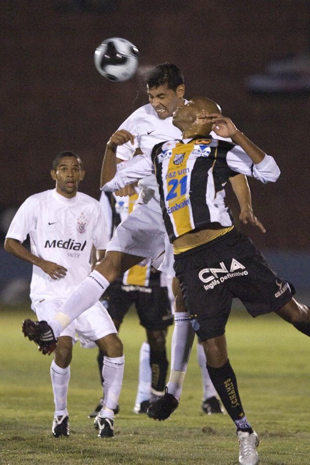 SP - BRAGANTINO/BRAGANCA PAULISTA X CORINTHIANS/SP - ESPORTES - durante partida válida pelo Campeonato Brasileiro da segunda divisão 2008, primeiro turno, realizada no estádio Santa Cruz, em Ribeirão Preto, interior de São Paulo, nesta quarta-feira a noite