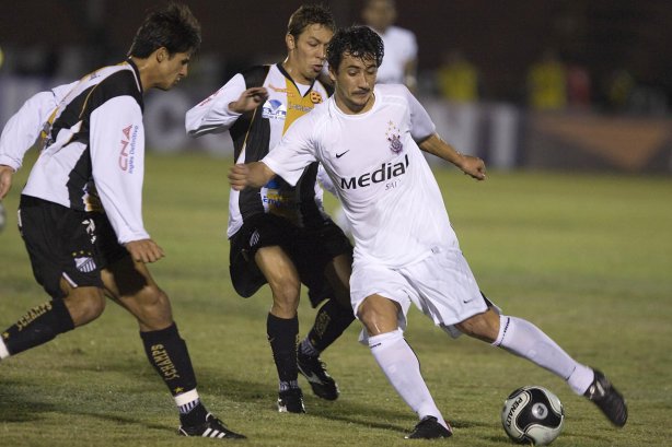SP - BRAGANTINO/BRAGANCA PAULISTA X CORINTHIANS/SP - ESPORTES - durante partida válida pelo Campeonato Brasileiro da segunda divisão 2008, primeiro turno, realizada no estádio Santa Cruz, em Ribeirão Preto, interior de São Paulo, nesta quarta-feira a noite
